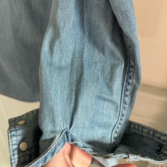 AMERICAN EAGLE Distressed Button Up Pearl Snap Lightweight Denim Shacket Size M - Picture 6 of 8